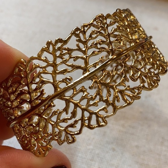 Stella & Dot | Dainty Gold⚜️‘Retired’ Gold Grace Cuff Bracelet - Picture 5 of 16